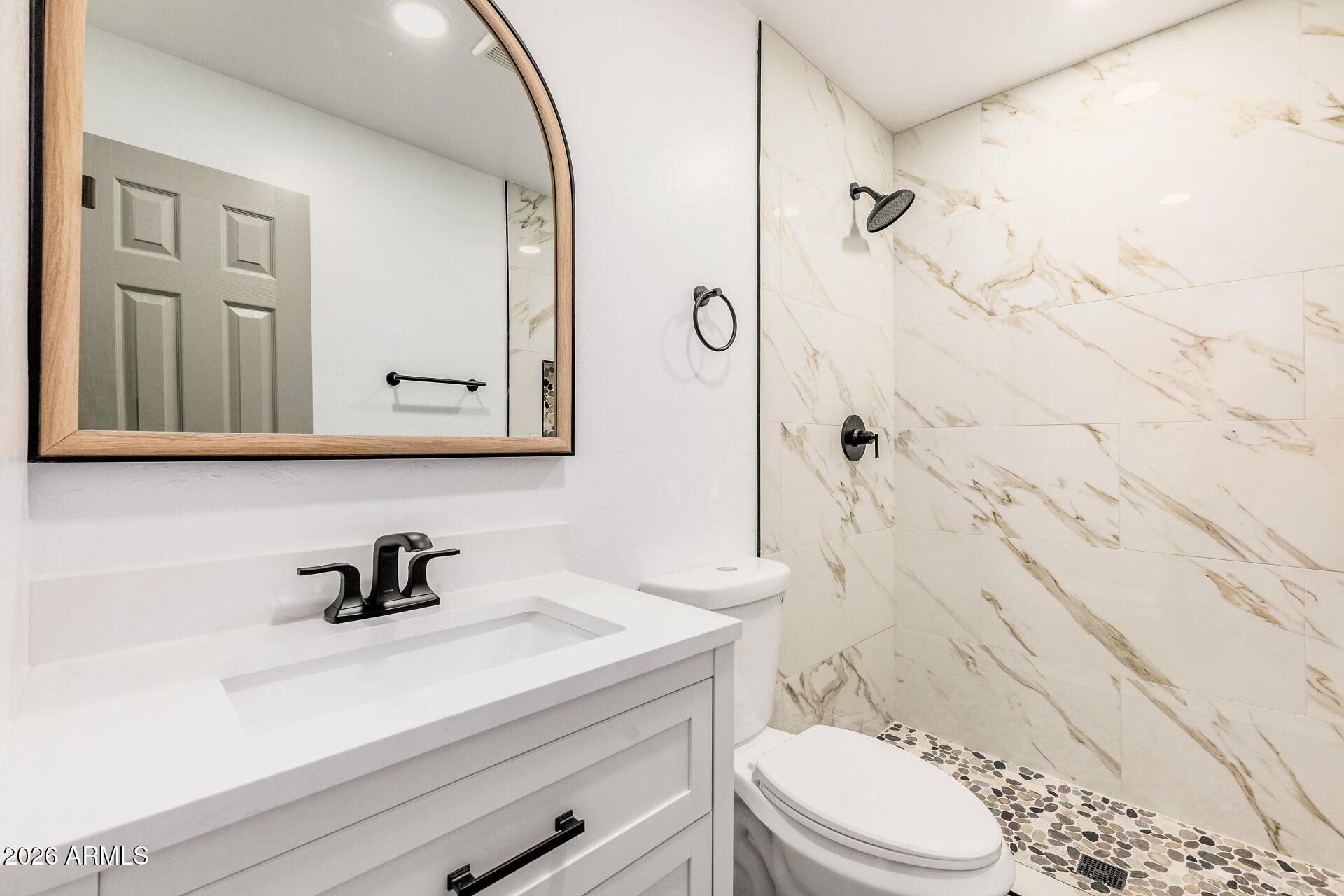 1647 West Villa Rita Drive Phoenix, AZ 85023 - Photo 42 of 59 Hall Bathroom