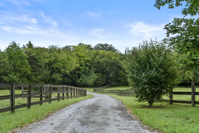 $999,900 | 2533 Otis Fowler Road, Cornersville, TN 37047