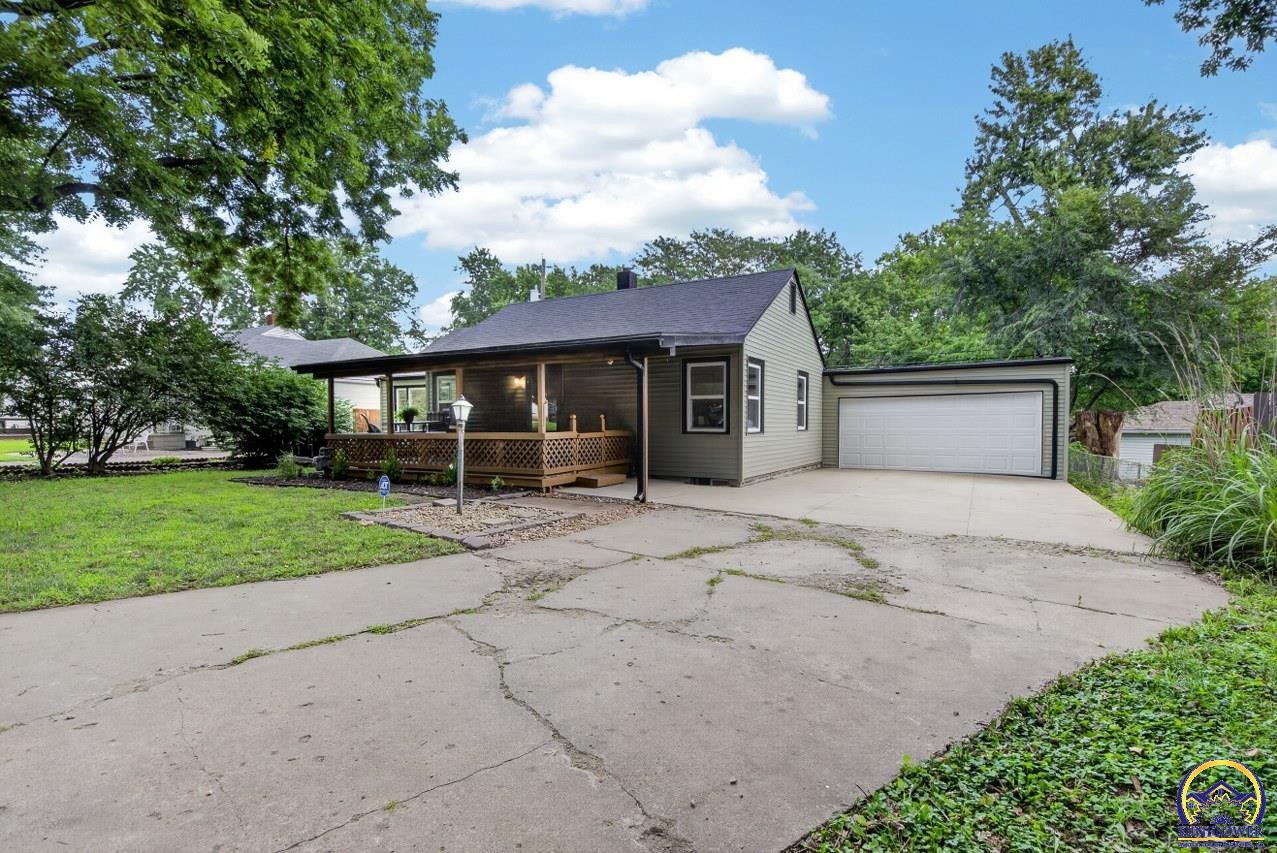 614 Southwest Webster Avenue Topeka, KS 66606 - Photo 12 of 33