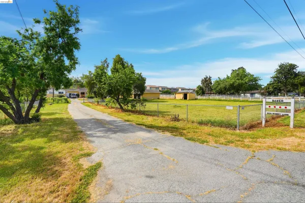 $1,050,000 | 209 Honey Lane, Oakley, CA 94561