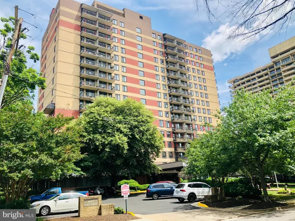$2,600 | 801 North Pitt Street, Unit 901, Alexandria, VA 22314