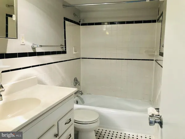 $2,600 | 801 North Pitt Street, Unit 901, Alexandria, VA 22314