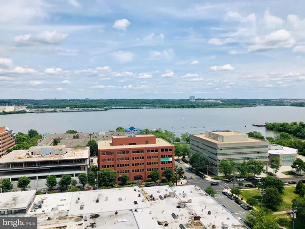 $2,600 | 801 North Pitt Street, Unit 901, Alexandria, VA 22314