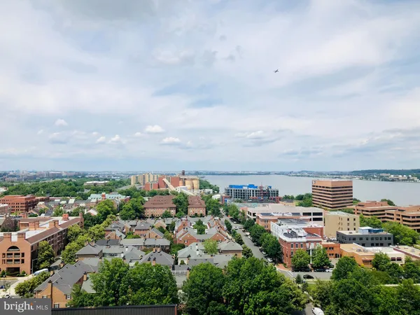 $2,600 | 801 North Pitt Street, Unit 901, Alexandria, VA 22314