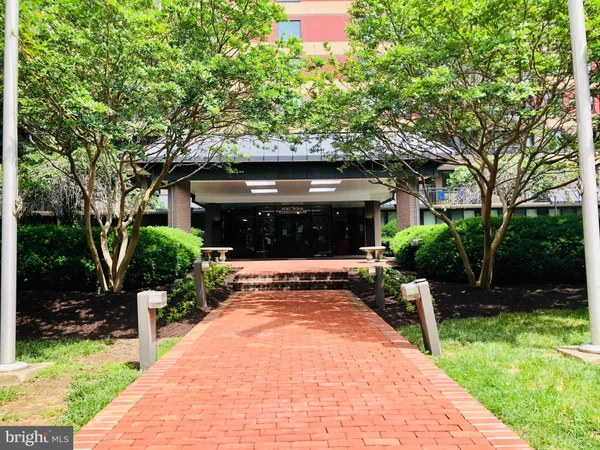 $2,600 | 801 North Pitt Street, Unit 901, Alexandria, VA 22314