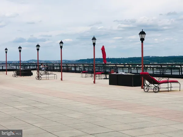 $2,600 | 801 North Pitt Street, Unit 901, Alexandria, VA 22314