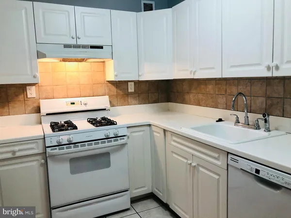 $2,600 | 801 North Pitt Street, Unit 901, Alexandria, VA 22314