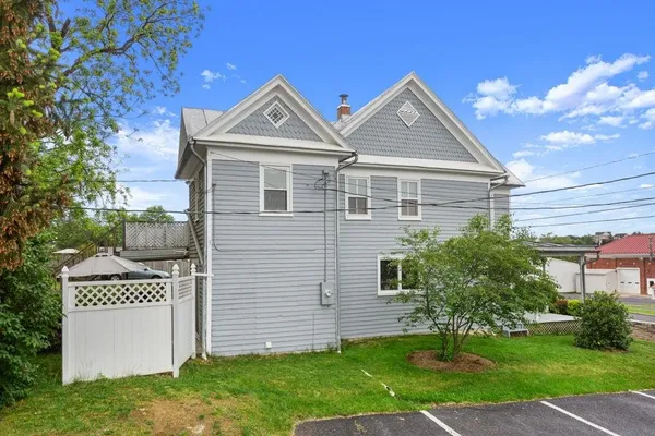 a view of a house with a yard