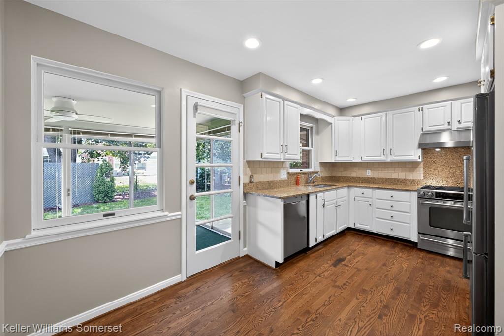 1681 Oxford Road Grosse Pointe, MI 48236 - Photo 8 of 25