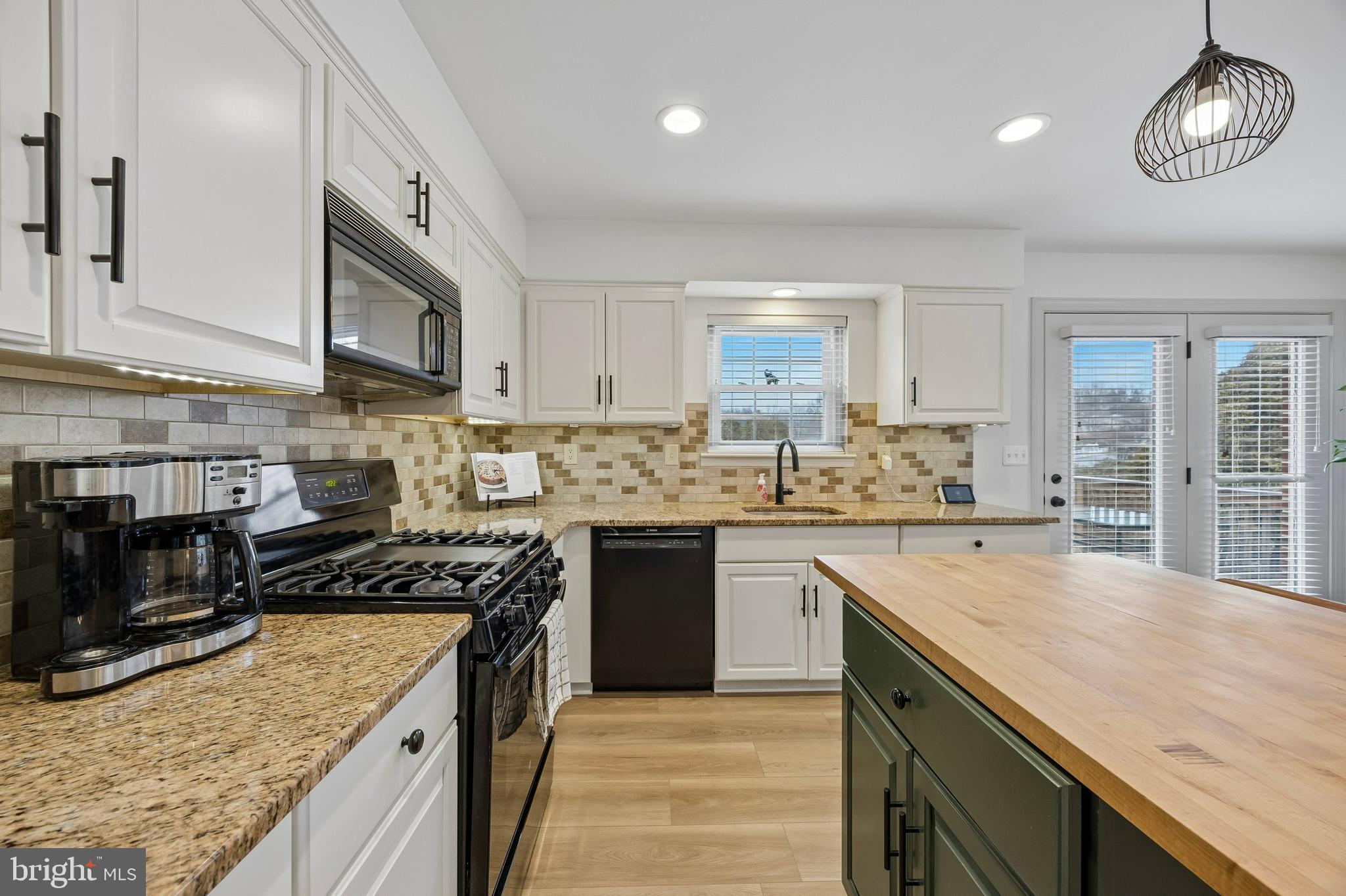 124 Longford Road West Chester, PA 19380 - Photo 9 of 28 Great layout for cooking!