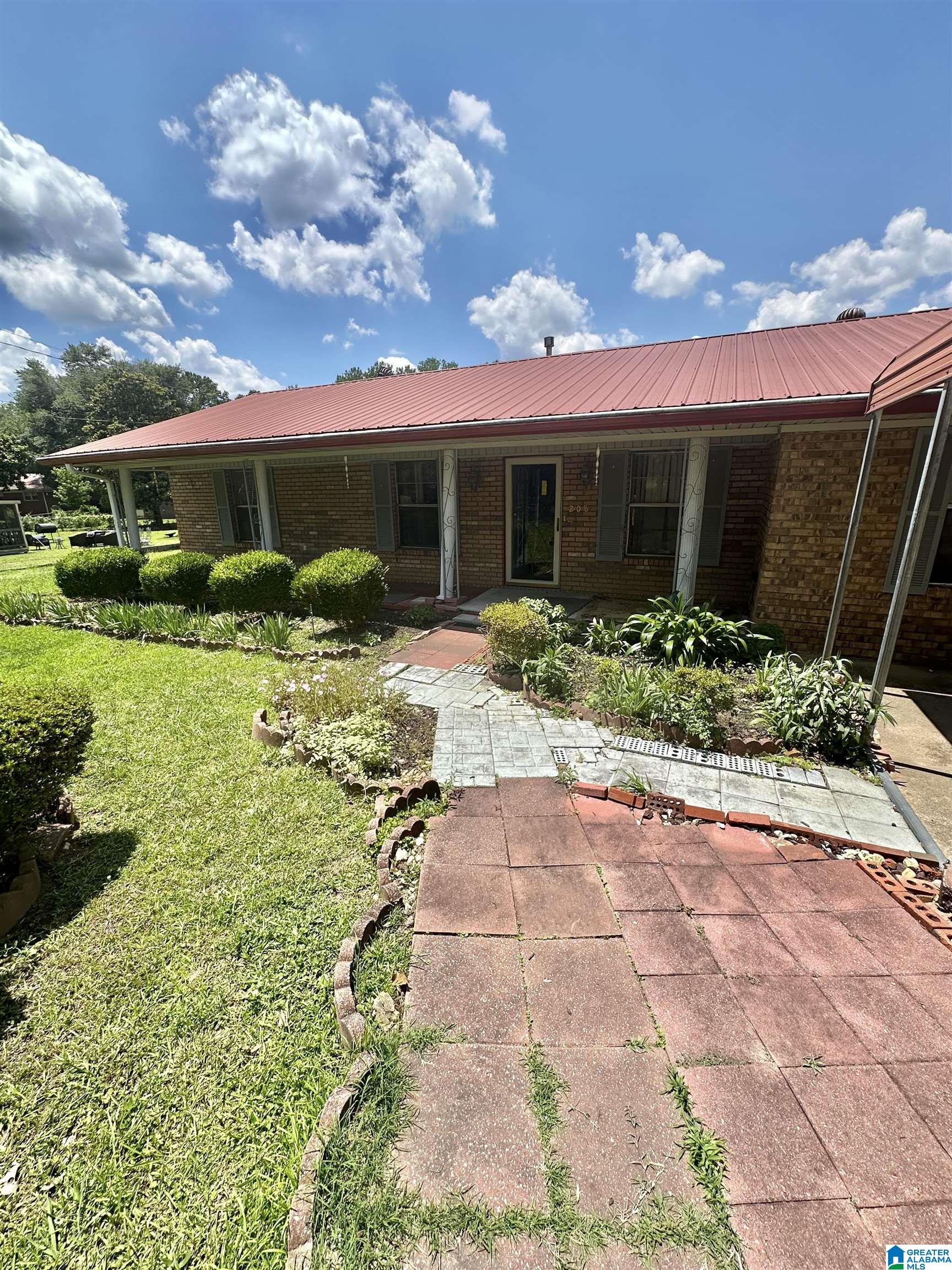 2208 Simpson Street Anniston, AL 36201 - Photo 2 of 10
