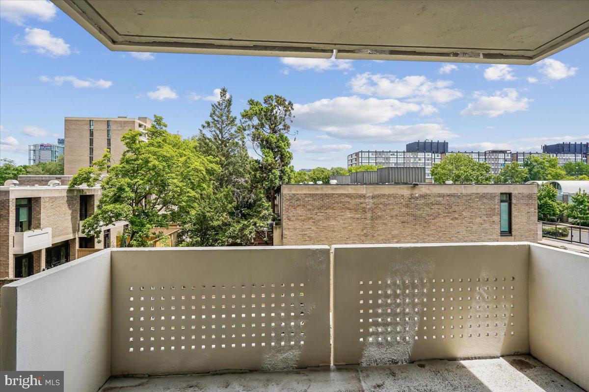 1250 4th Street Southwest, Unit W113 Washington, DC 20024 - Photo 31 of 70 Balcony - perfect for summer evenings