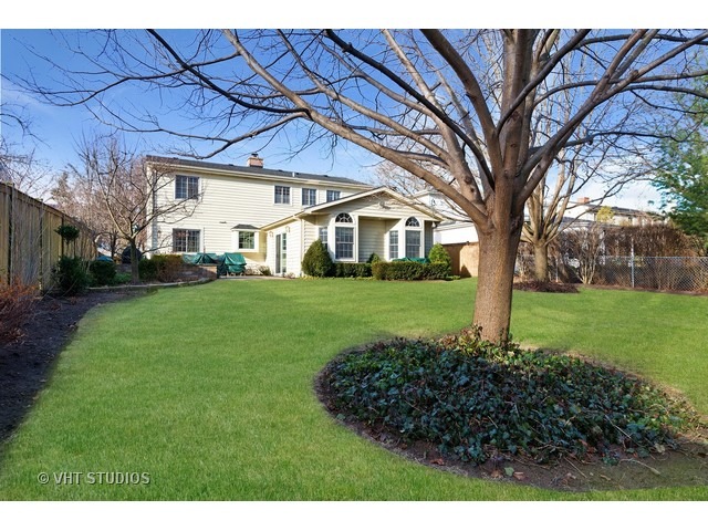 201 Riverside Drive Northfield, IL 60093 - Photo 20 of 23 a view of a yard with plants and large trees