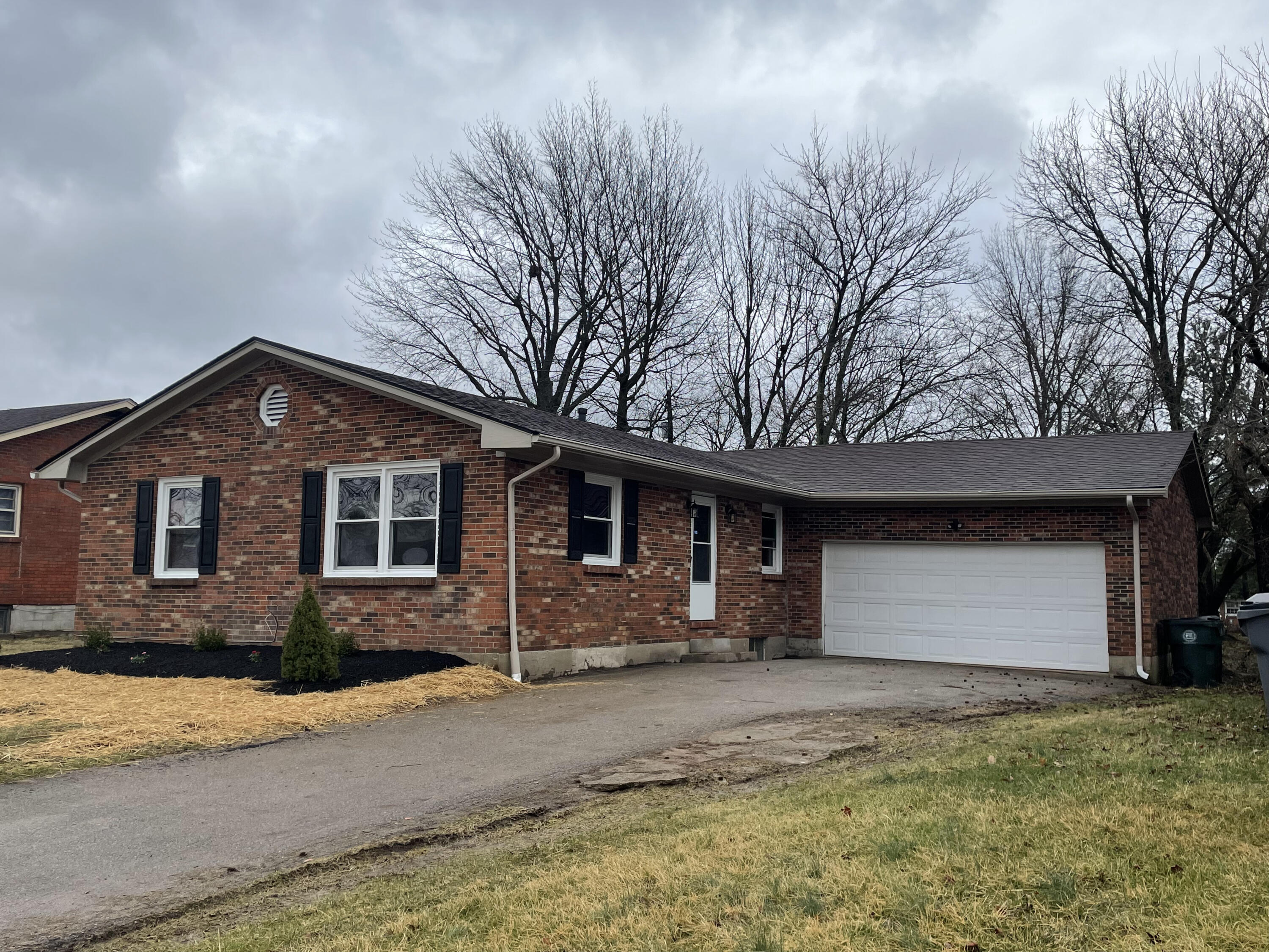 534 Radcliffe Road Lexington, KY 40505 - Photo 2 of 32 from side
