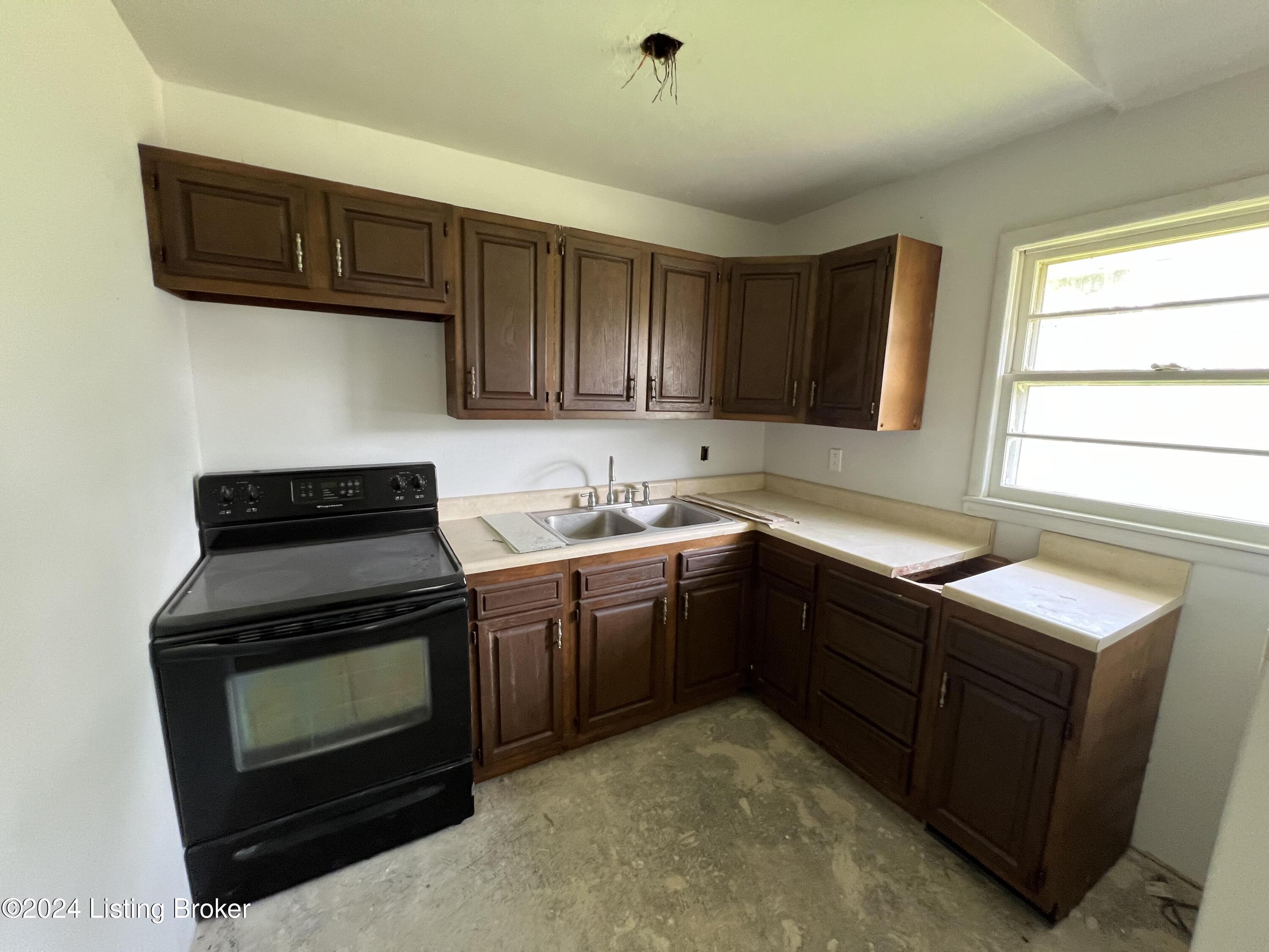 9301 Cornflower Road Louisville, KY 40272 - Photo 9 of 34 Kitchen1(1)