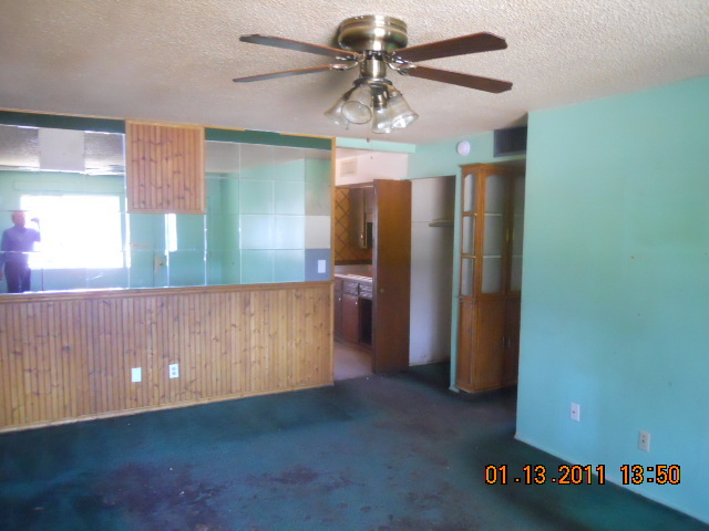 924 East Carson Road Phoenix, AZ 85042 - Photo 3 of 5 Living Room