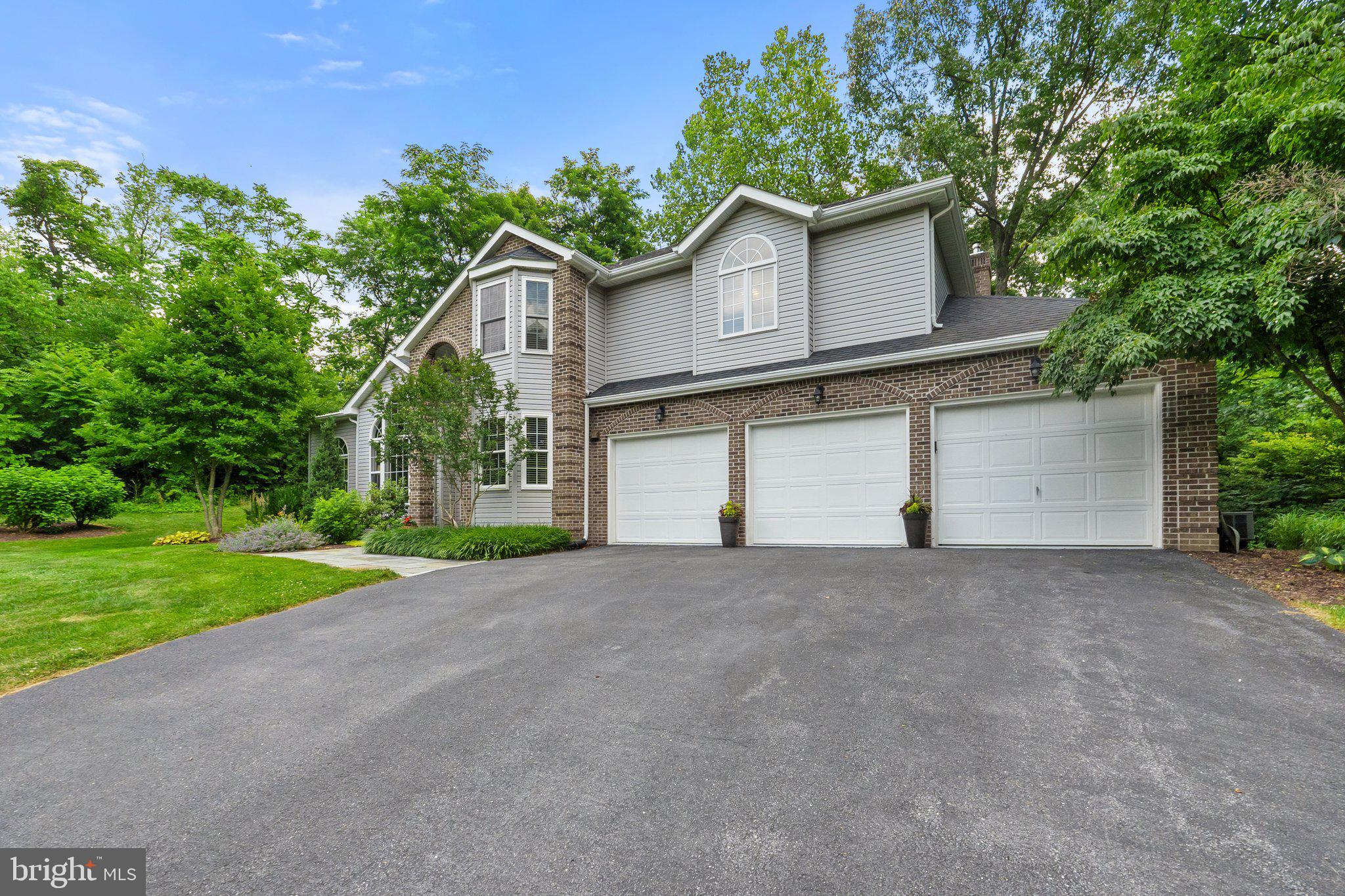 225 Cotton Ridge Road Winchester, VA 22603 - Photo 3 of 59 Attached 3-car garage