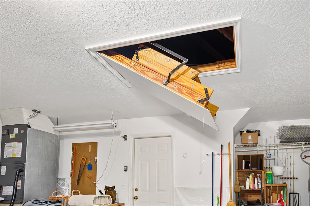 8 Gale Lane Ormond Beach, FL 32174 - Photo 41 of 77 a view of a living room