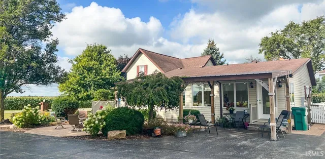 $327,500 | 2405 West 900 North, Markle, IN 46770