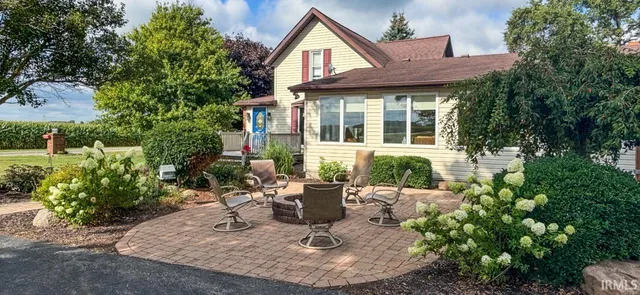 $327,500 | 2405 West 900 North, Markle, IN 46770