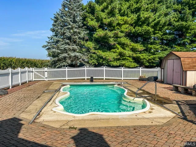 $327,500 | 2405 West 900 North, Markle, IN 46770