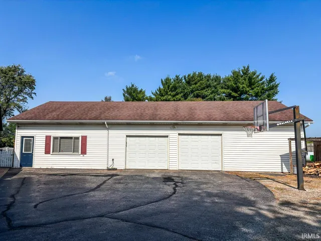 $327,500 | 2405 West 900 North, Markle, IN 46770