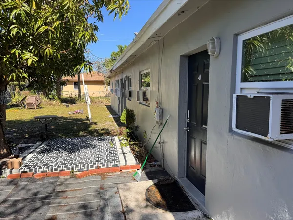 $1,150 | Undisclosed Address, Pompano Beach, FL 33069