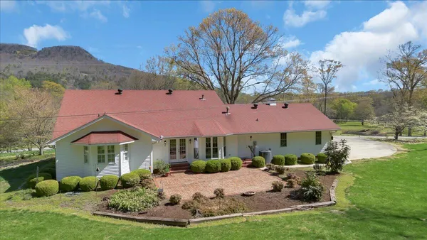 $499,000 | 369 Sweetens Cove Road, South Pittsburg, TN 37380