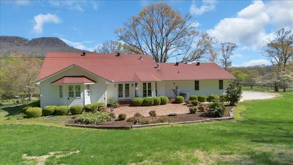 $499,000 | 369 Sweetens Cove Road, South Pittsburg, TN 37380