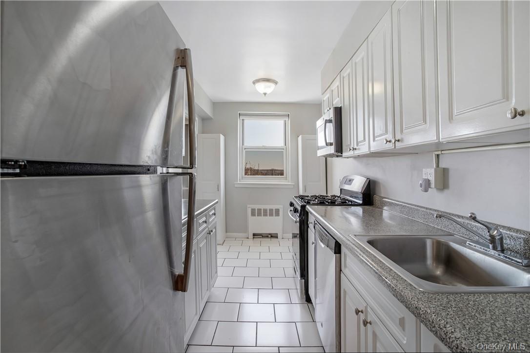 730 Pelham Road, Unit 3F New Rochelle, NY 10805 - Photo 8 of 26