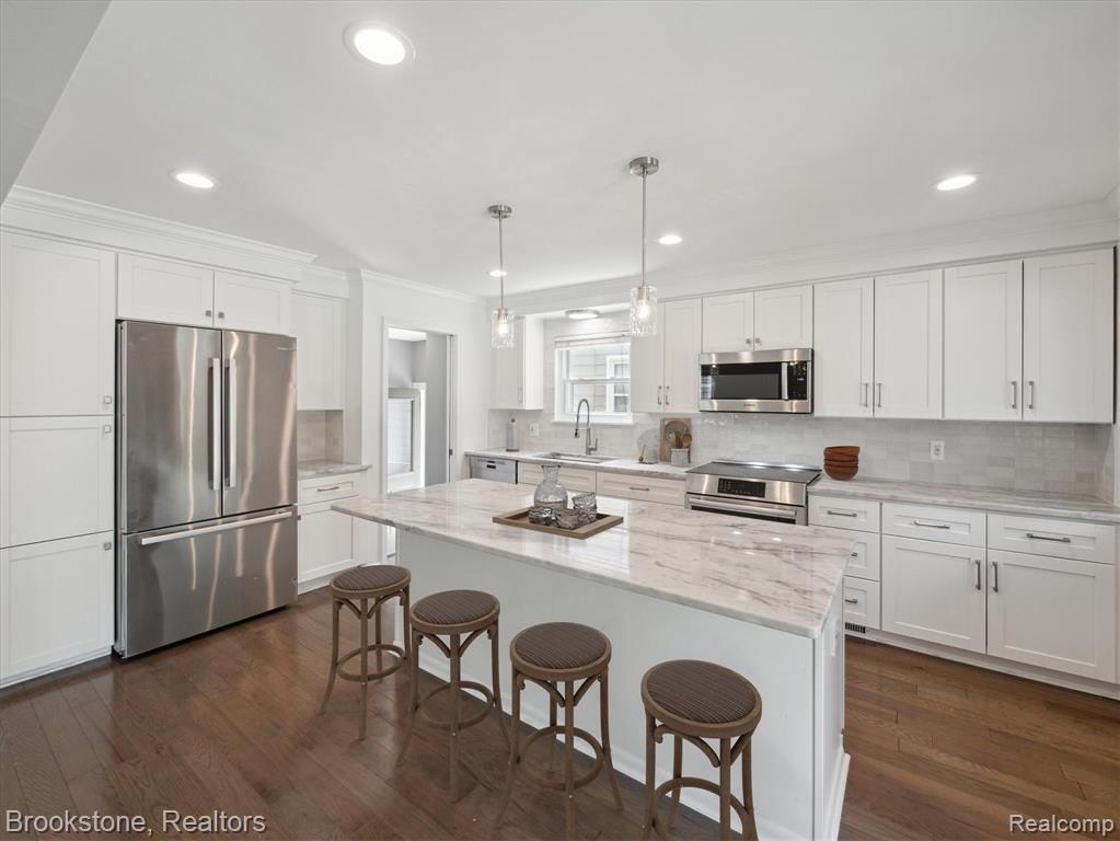 3316 Harvard Road Royal Oak, MI 48073 - Photo 2 of 39