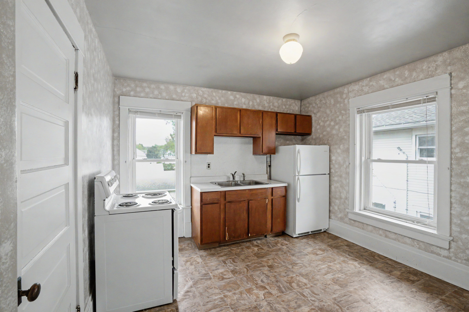 326 3rd Avenue South Clinton, IA 52732 - Photo 8 of 15