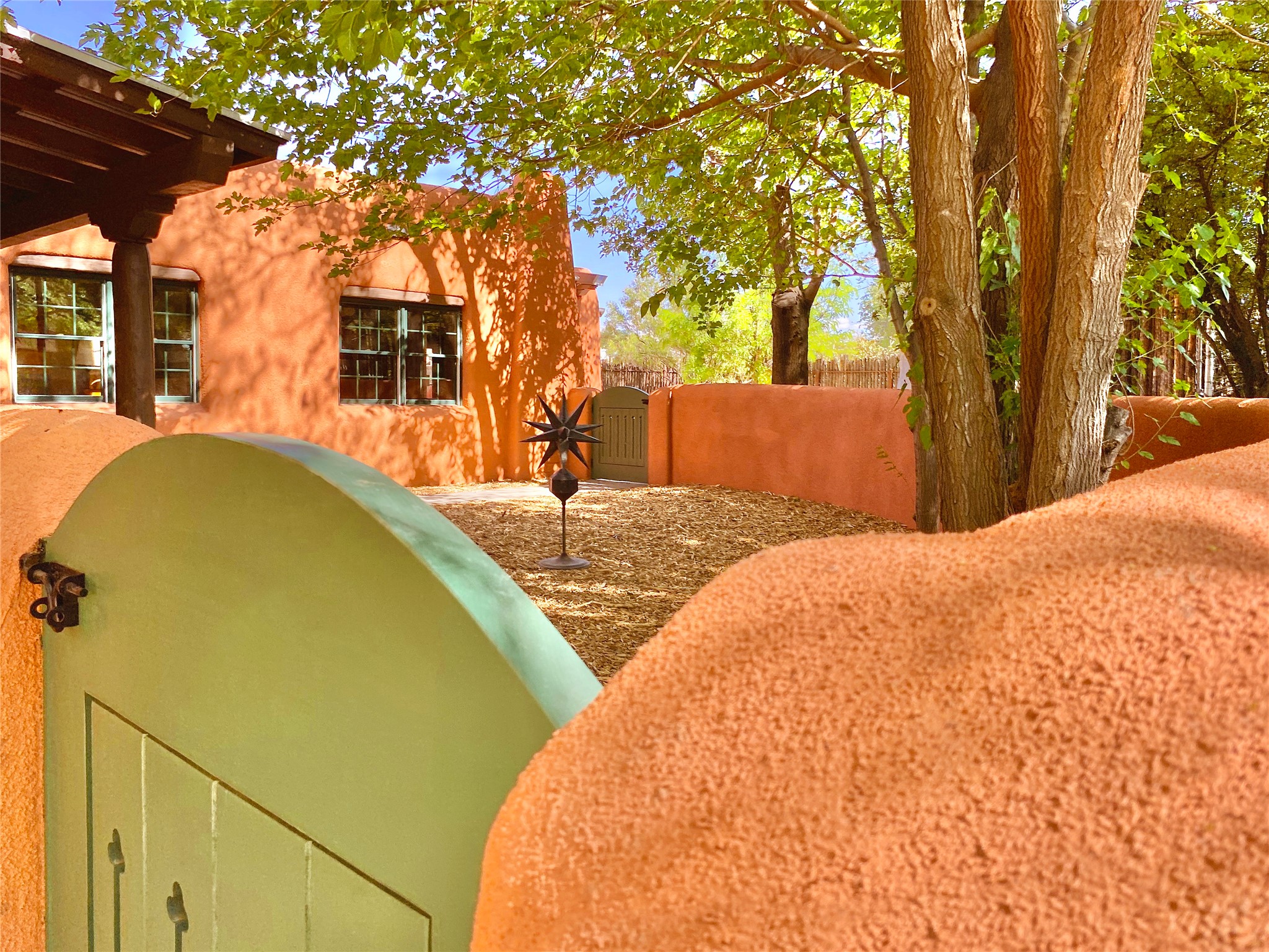 2007 Indian School Road Northwest Albuquerque, NM 87104 - Photo 8 of 38 Front Courtyard