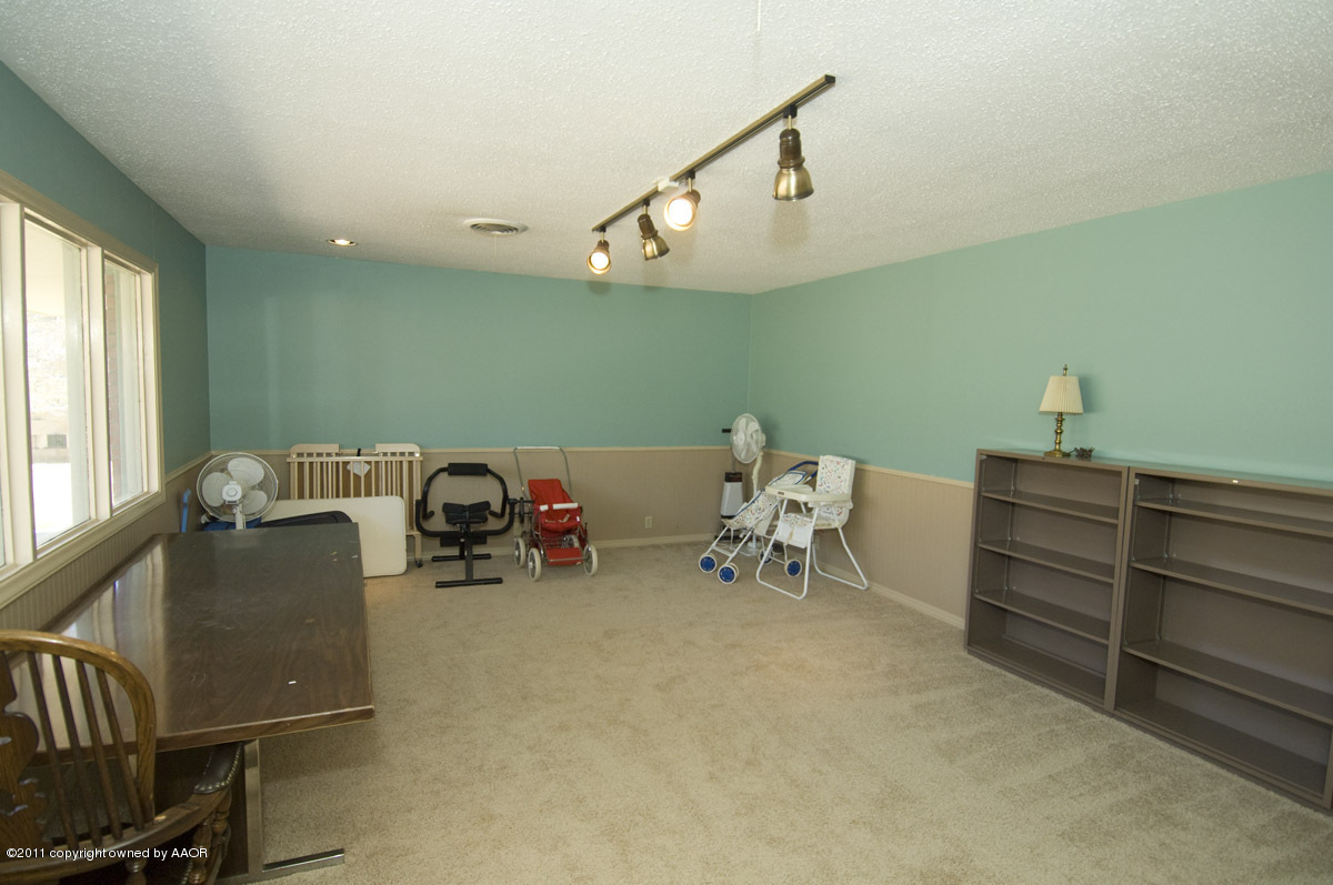 14 Nottingham Road Amarillo, TX 79124 - Photo 11 of 41 bonus room third living area