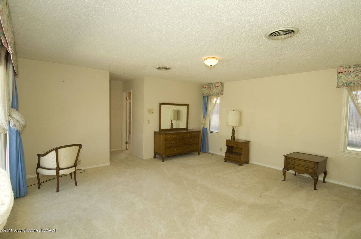 14 Nottingham Road Amarillo, TX 79124 - Photo 17 of 41 master bedroom