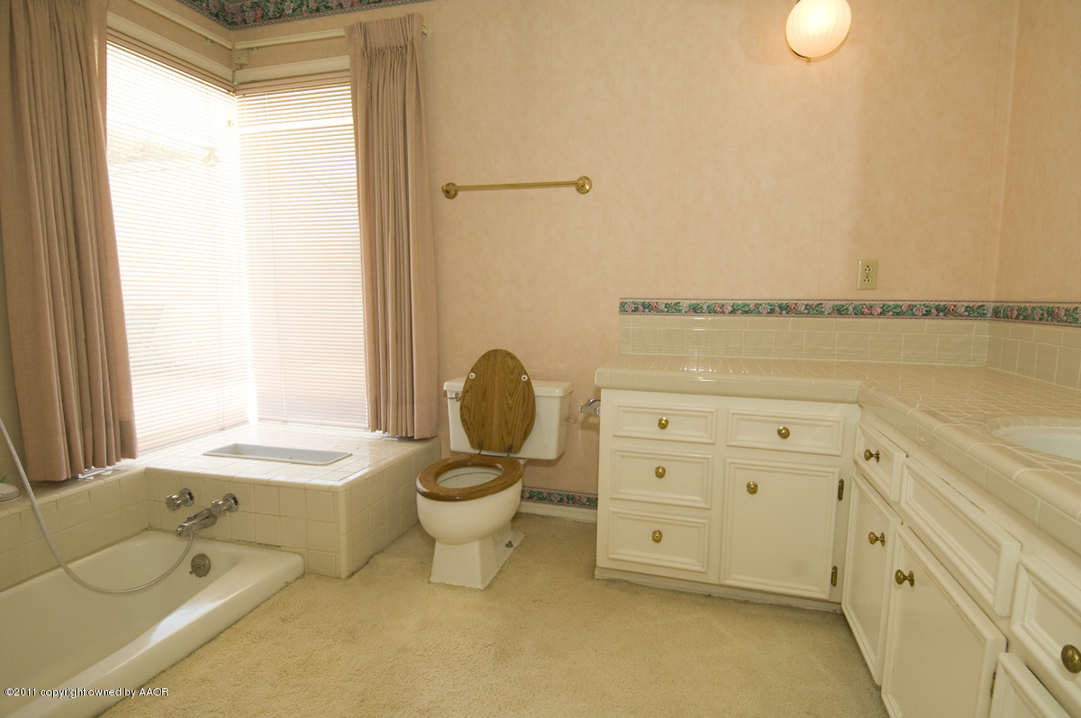 14 Nottingham Road Amarillo, TX 79124 - Photo 21 of 41 master bath