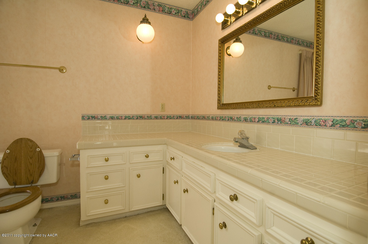 14 Nottingham Road Amarillo, TX 79124 - Photo 22 of 41 master bath