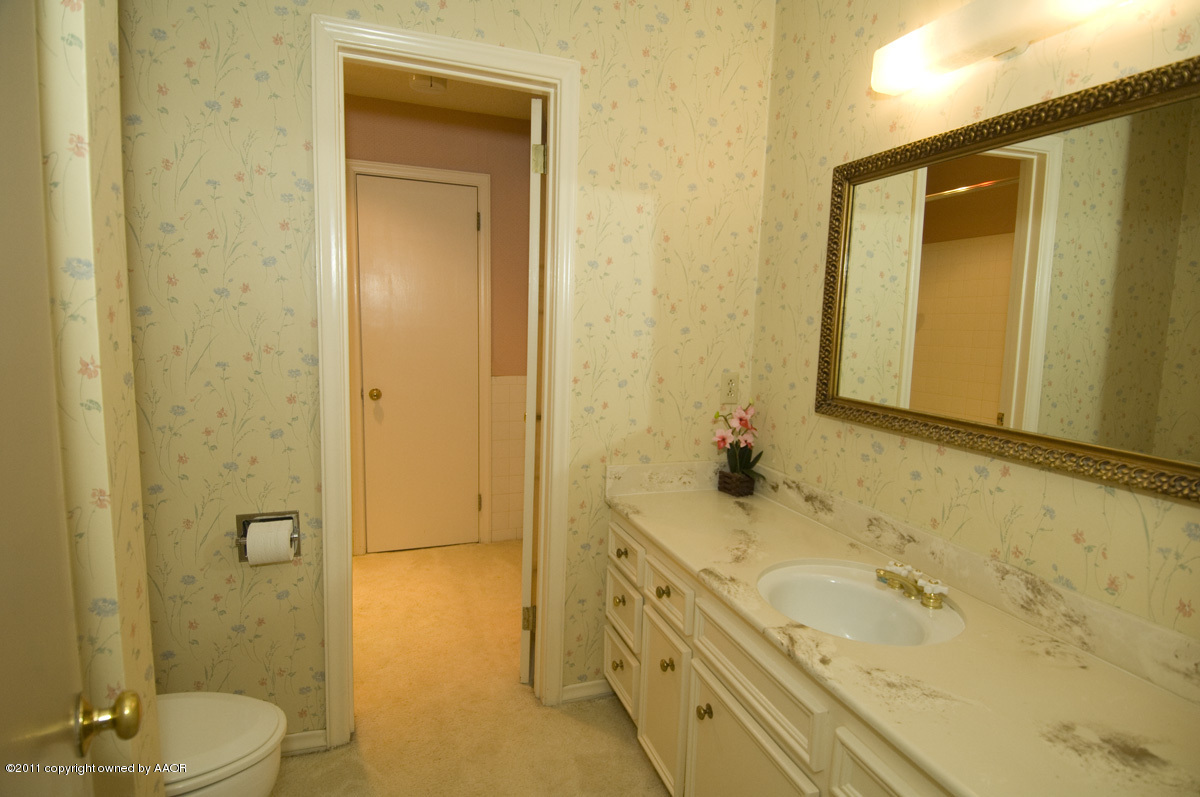 14 Nottingham Road Amarillo, TX 79124 - Photo 25 of 41 bathroom