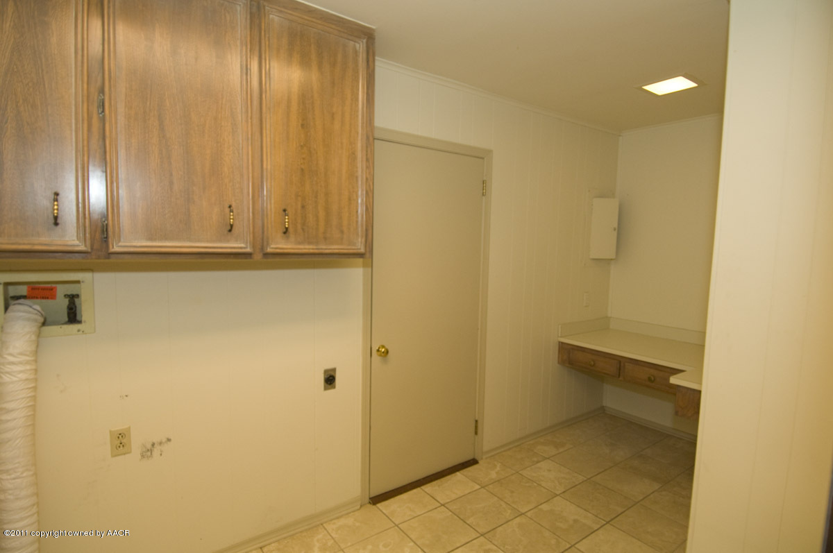 14 Nottingham Road Amarillo, TX 79124 - Photo 32 of 41 utility room