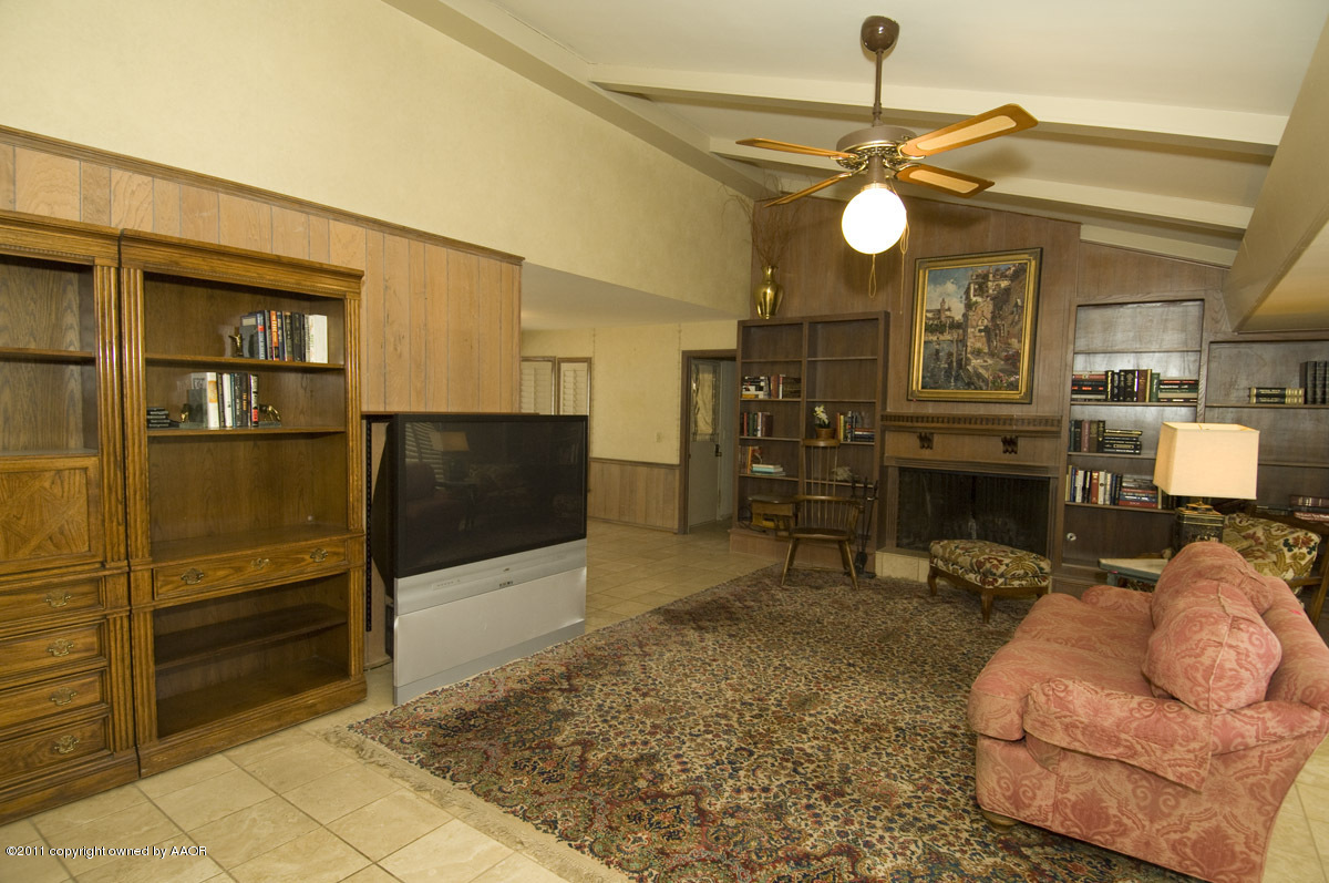14 Nottingham Road Amarillo, TX 79124 - Photo 5 of 41 living room