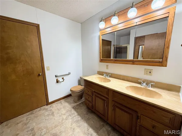 $268,000 | 400 Main Street, Novelty, MO 63460