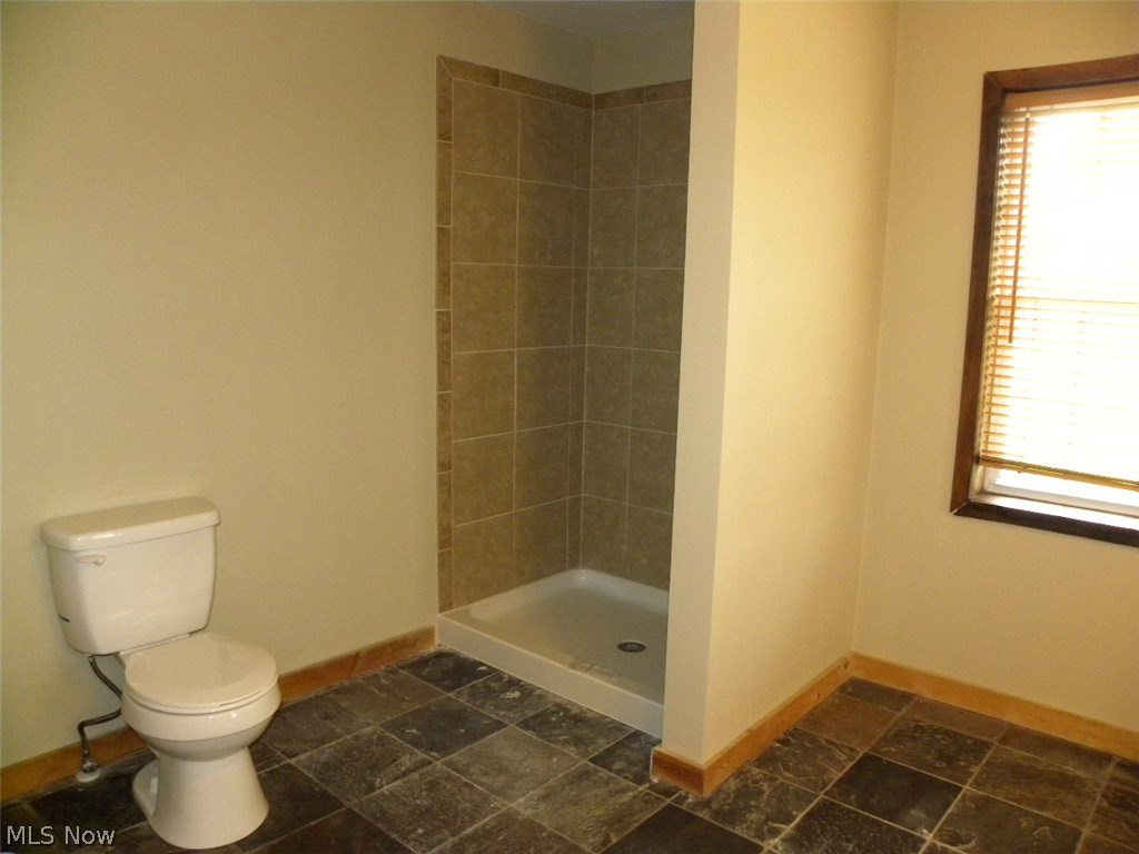 6481 Root Road Conneaut, OH 44030 - Photo 13 of 25 Master bath - view 2