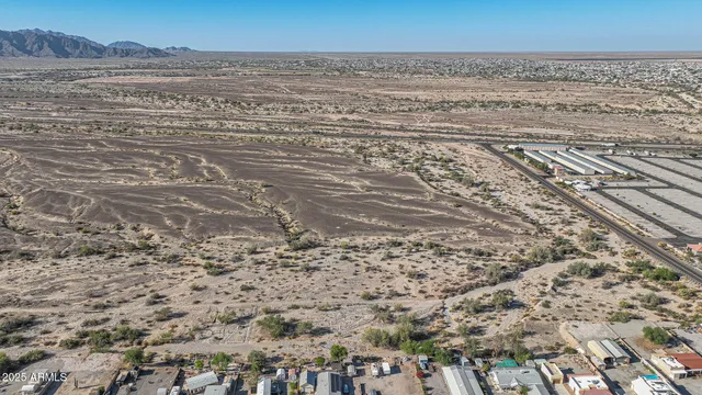 a view of a dry yard