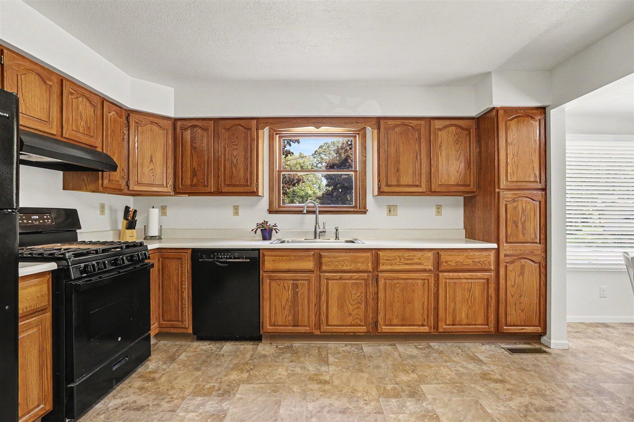 1306 27th Street Manistee, MI 49660 - Photo 6 of 17