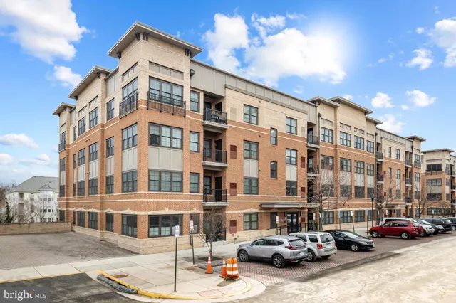 $650,000 | 2905 Bleeker Street, Unit 4402, Fairfax, VA 22031