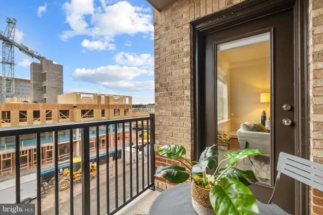 $650,000 | 2905 Bleeker Street, Unit 4402, Fairfax, VA 22031