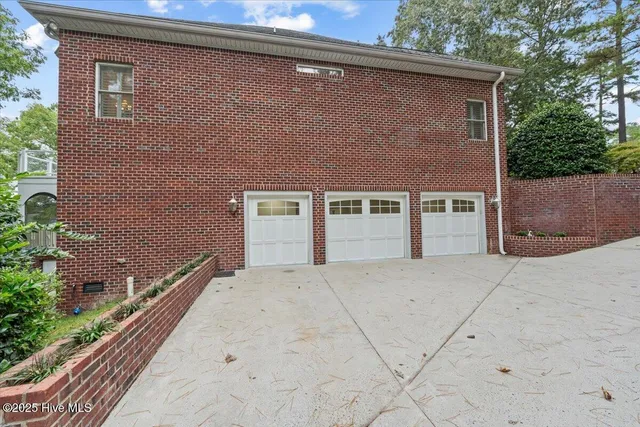 $985,000 | 682 Azalea Drive, Vass, NC 28394