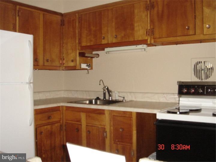 43 Carole Road Newark, DE 19713 - Photo 2 of 14 Kitchen