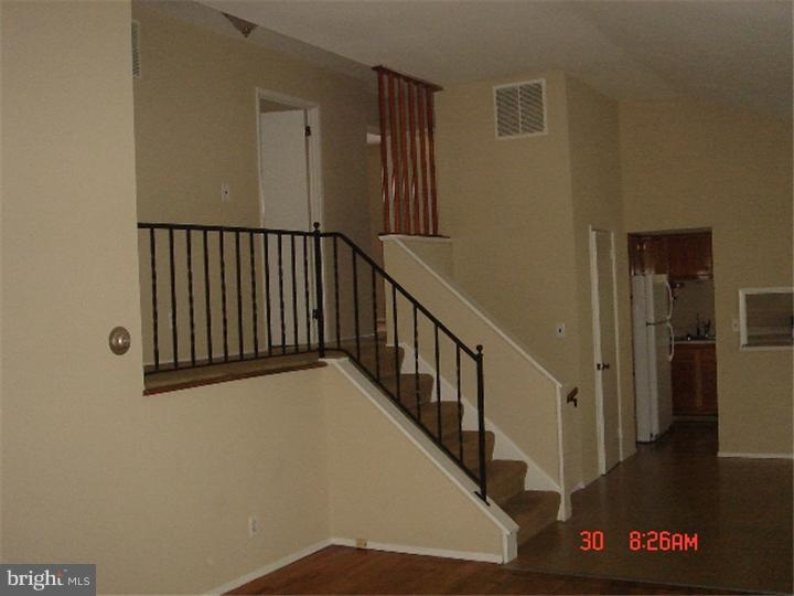 43 Carole Road Newark, DE 19713 - Photo 5 of 14 Living Room