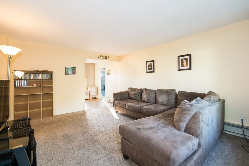 56 Old Farm Road Springfield, MA 01119 - Photo 4 of 19